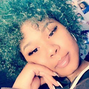 Meet your Posher, Míya